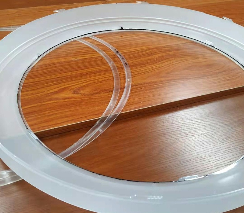 燈具是照明工具的統稱，包括除光源外所有用于固定和保護光源所需的全部零部件，以及與電源連接所需的線路附件。在保護環境、珍惜資源的理念深入人心的今天，燈具用什么膠粘既牢固又環保？