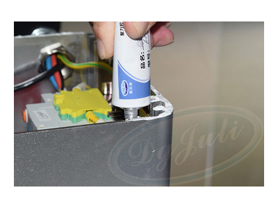 金屬密封膠水粘接案例，聚力高強度絕緣密封膠解決難題