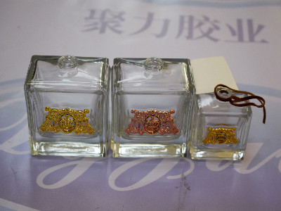 UV膠水，高強度無膠痕的玻璃和金屬粘接膠水！
